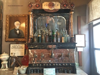 La prima farmacia americana La prima farmacia americana